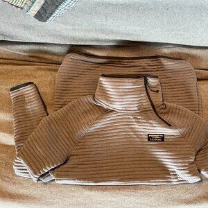 LL Bean Women's XS Airlight Knit Asymmetrical Quarter-Zip Tunic, light gray